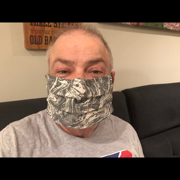 2 Face Masks w Nose Wire & Adjustable Ear Elastics - Picture 8 of 16